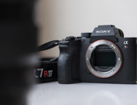 Lustrzanki przechodzą na zasłużoną emeryturę. Sony całkowicie rezygnuje z tych aparatów