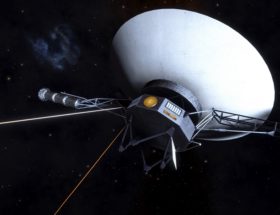 Sonda Voyager 1 ma problem. Antena odwraca się od Ziemi