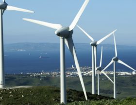 Pierwsze turbiny wiatrowe, które będą dostarczały energię gdy jest wiatr i gdy go nie ma