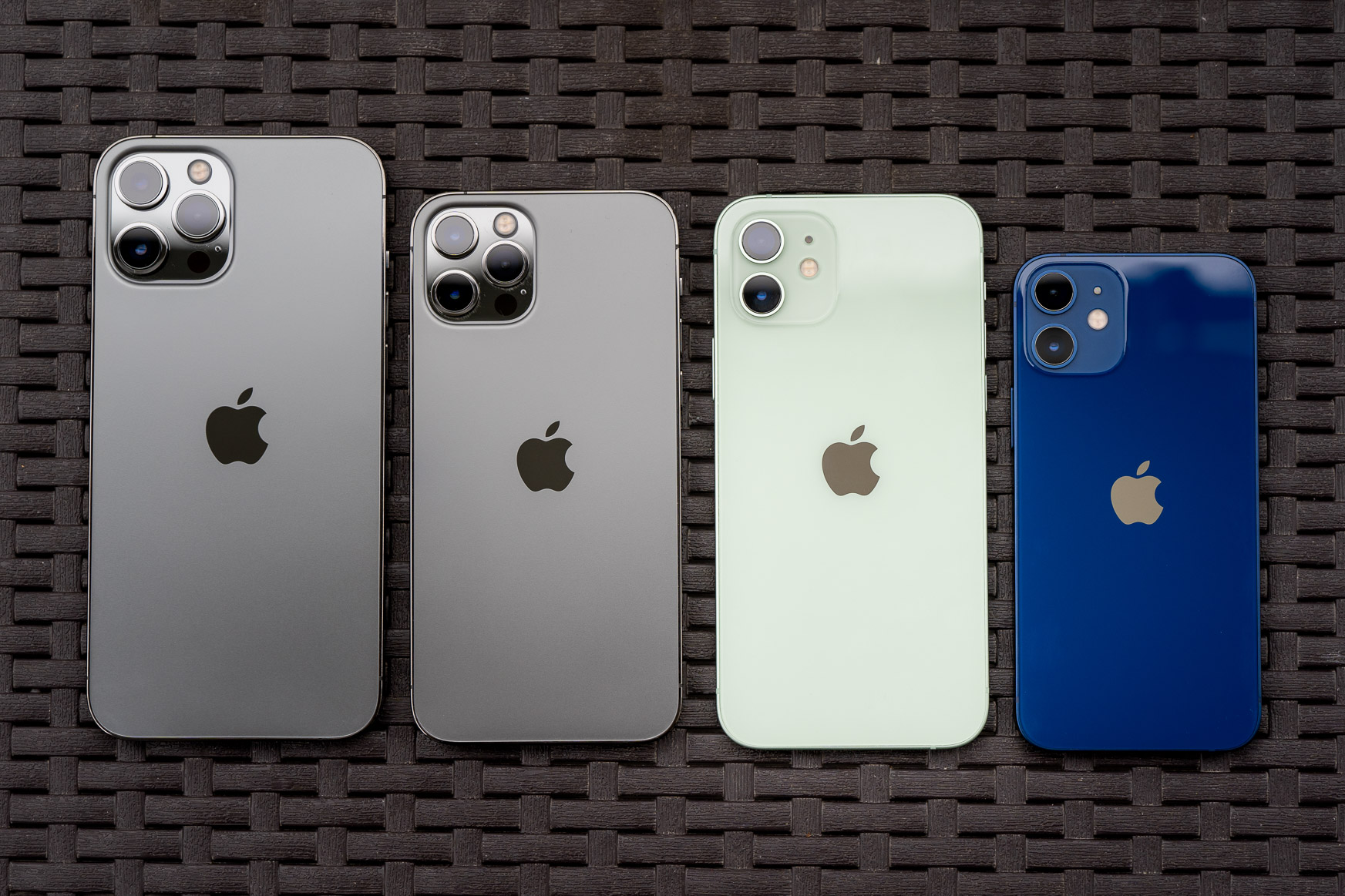 iPhone 12 - sprzedaż w 2021 class="wp-image-1495793"