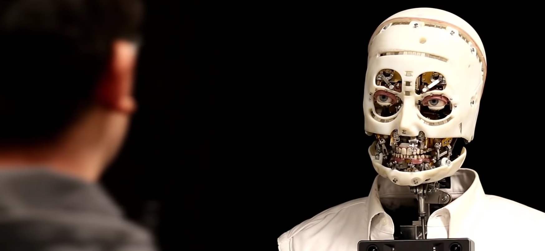 Ten robot patrzy jak człowiek. Idealny na Halloween