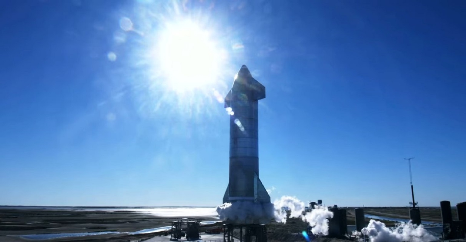 Starship zrobił salto podczas pierwszego wysokiego lotu. Ta rakieta zabierze ludzi na Księżyc