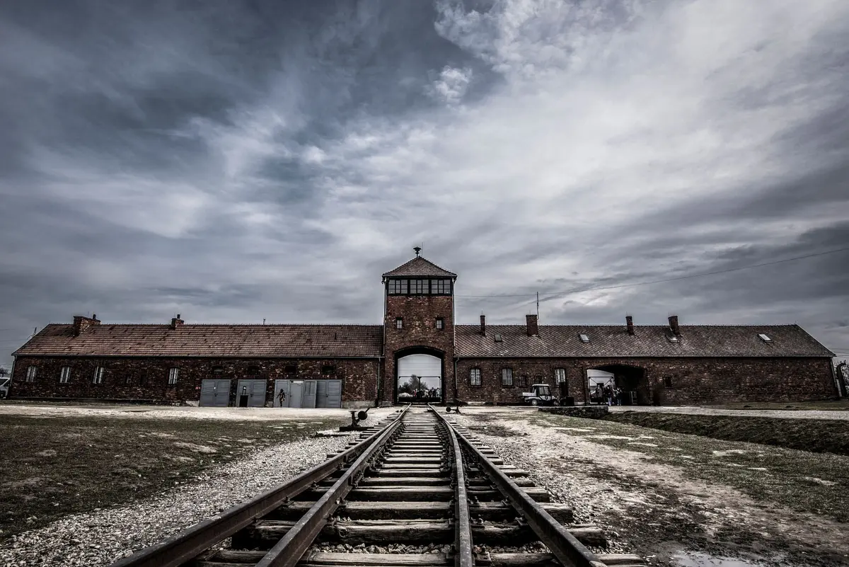 Czy wypada zalajkować post o Auschwitz?