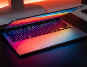 Pół roku. Tylko tyle zajęła mi całkowita transformacja na procesor Apple M1. Całość dopełnił nowy Lightroom