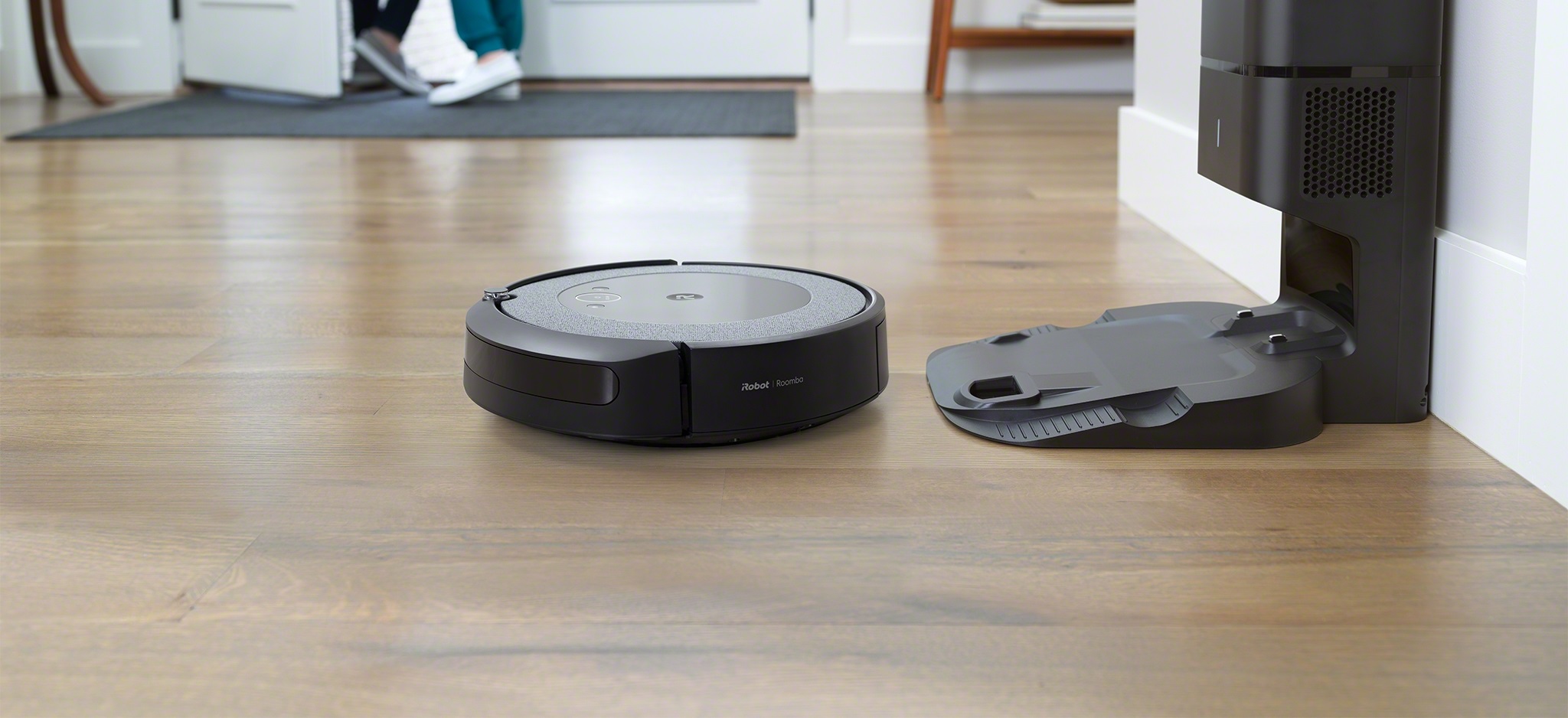 Zapomnij o opróżnianiu odkurzacza. Roomba i3+ wyczyści się sama