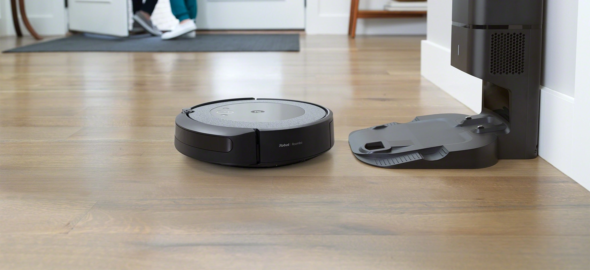 Zapomnij o opróżnianiu odkurzacza. Roomba i3+ wyczyści się sama