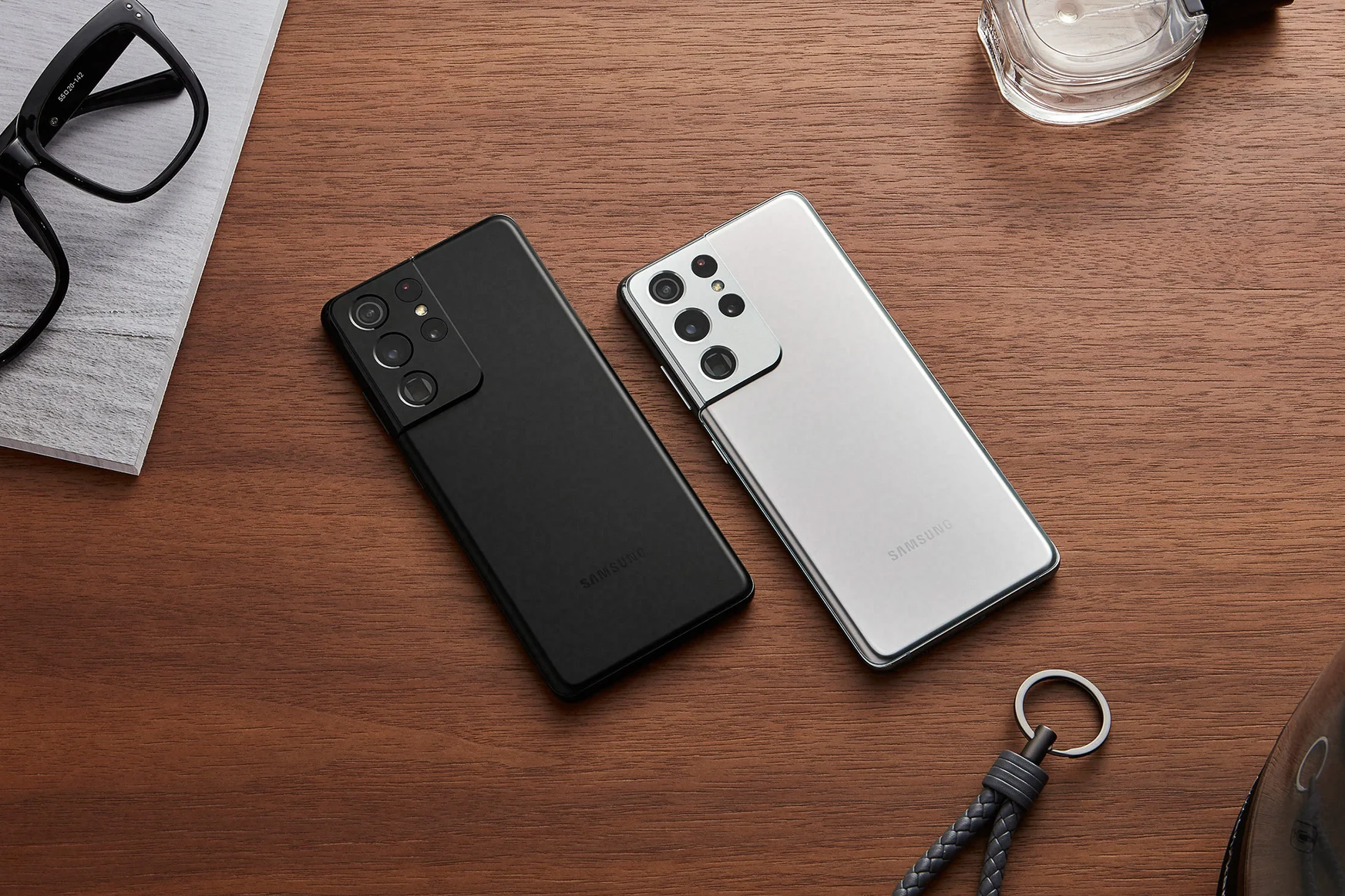 Samsung Galaxy S21 bez ładowarki w pudełku. A tyle było śmiechu z Apple’a...