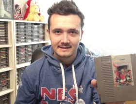 Przechodzi gry arcade najszybciej na świecie. Nawet z zamkniętymi oczyma. Poznajcie Piotrka z Gdańska
