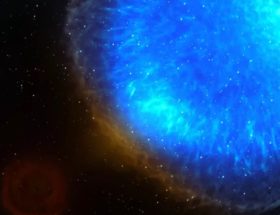 Zderzenie gwiazd neutronowych sprzed trzech lat wciąż się nie zakończyło. Naukowcy nie wiedzą dlaczego