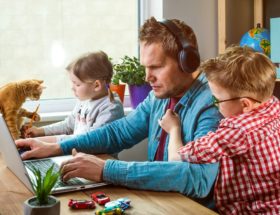 Dzień online w sklepie Komputronik. Promocje na sprzęt do pracy i nauki