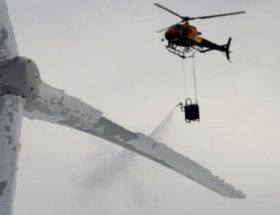Wiatraki są nieekologiczne, bo trzeba je odmrażać z helikopterów? Ten obrazek robi setne okrążenie