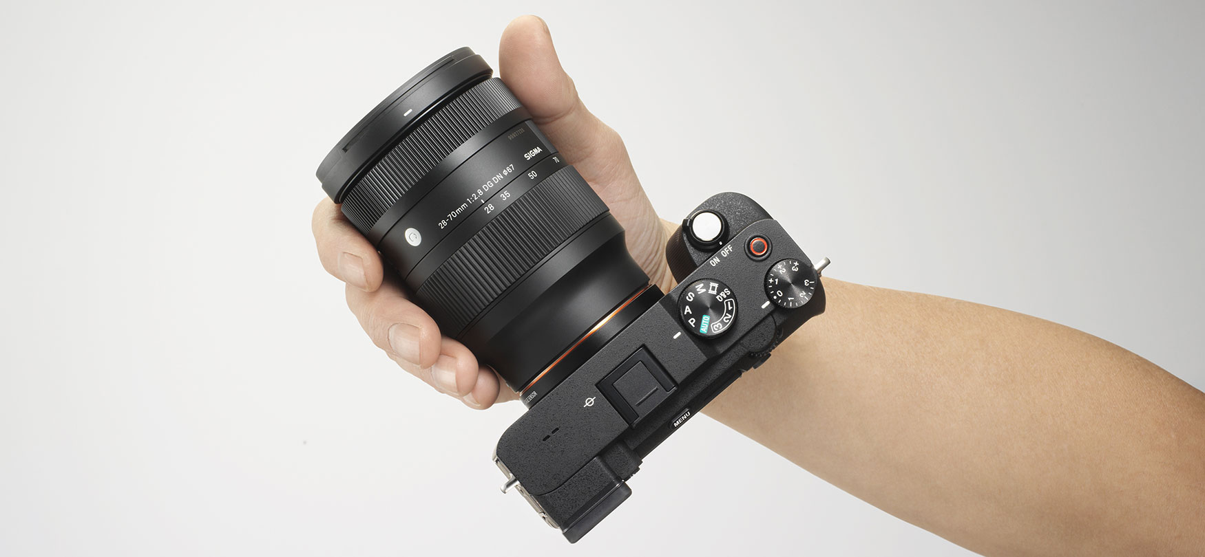 Sigma 28-70 mm f/2.8 DG DN Contemporary - mały, lekki i jasny zoom w dobrej cenie