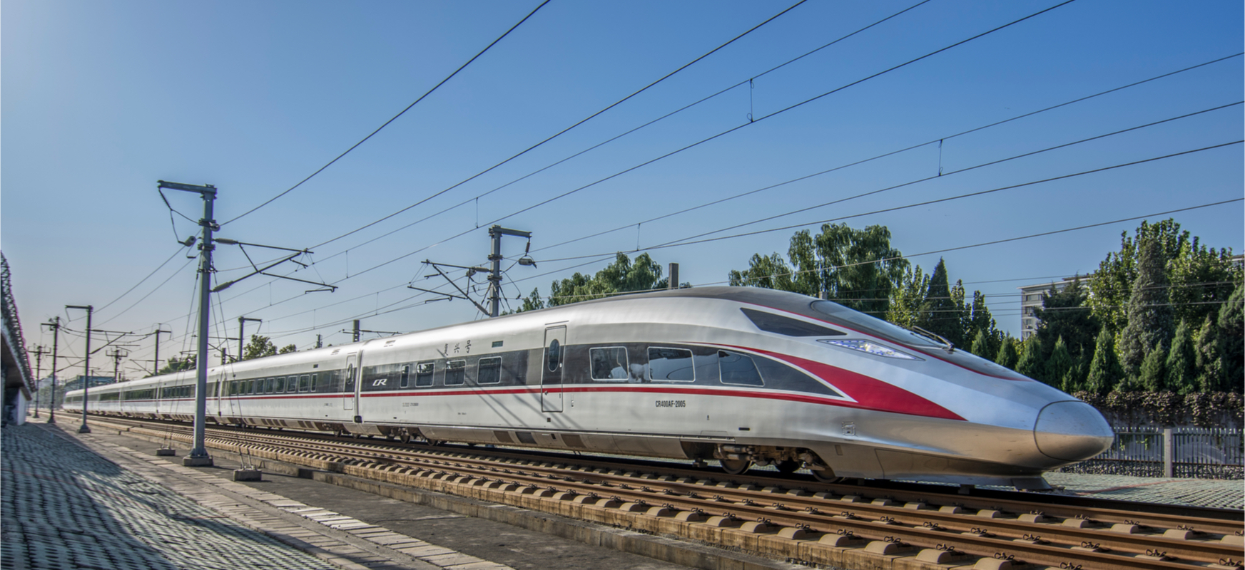 Chińczycy mają bardzo szybkie pociągi. Teraz nagrali filmik, jak takie ciuchcie się zderzają