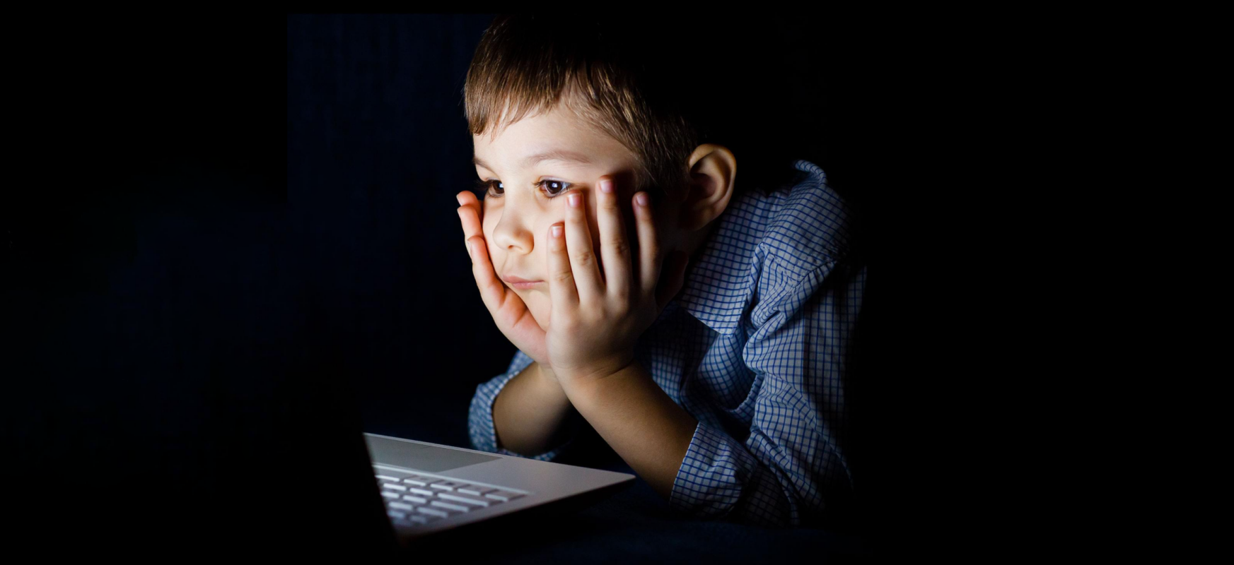 Światło ekranu psuje twój wzrok. Laptop z matrycą OLED pomoże temu zaradzić