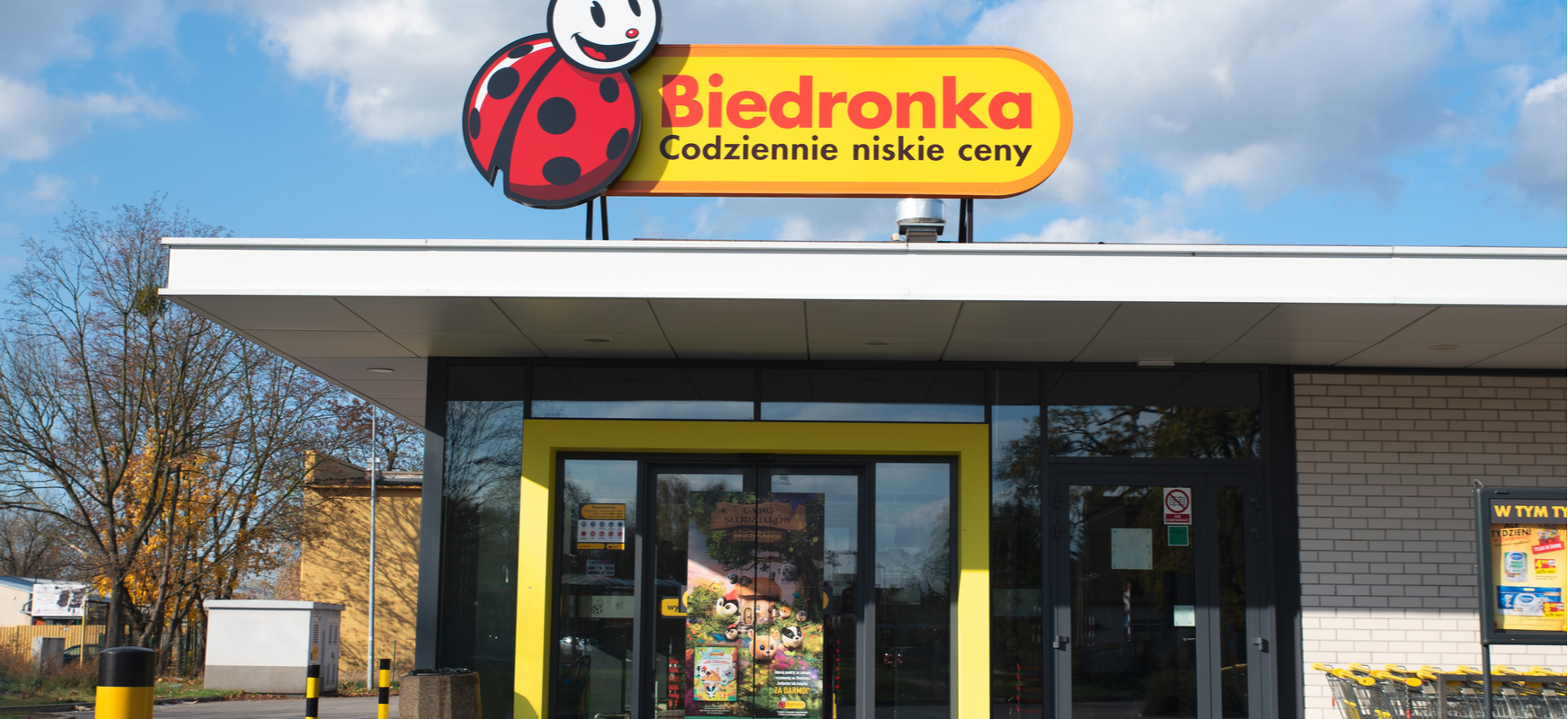 Jak zrobić zakupy w niedzielę niehandlową? Wystarczy Biedronka i Glovo