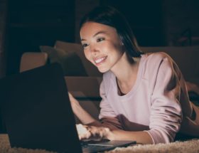 Gdzie oglądać filmy i seriale online? Najlepsze alternatywy dla Netfliksa