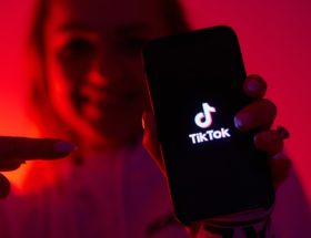 TikTok - jak usunąć konto, a jak odblokować konto? Poradnik