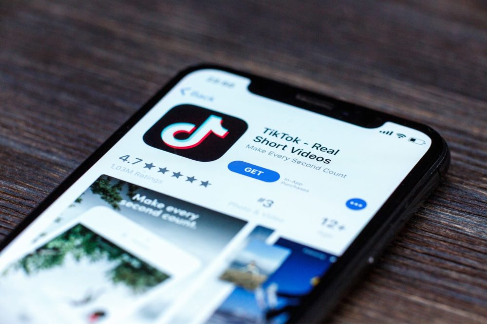 TikTok - jak zacząć? Poradnik krok po kroku. XanderSt / Shutterstock.com