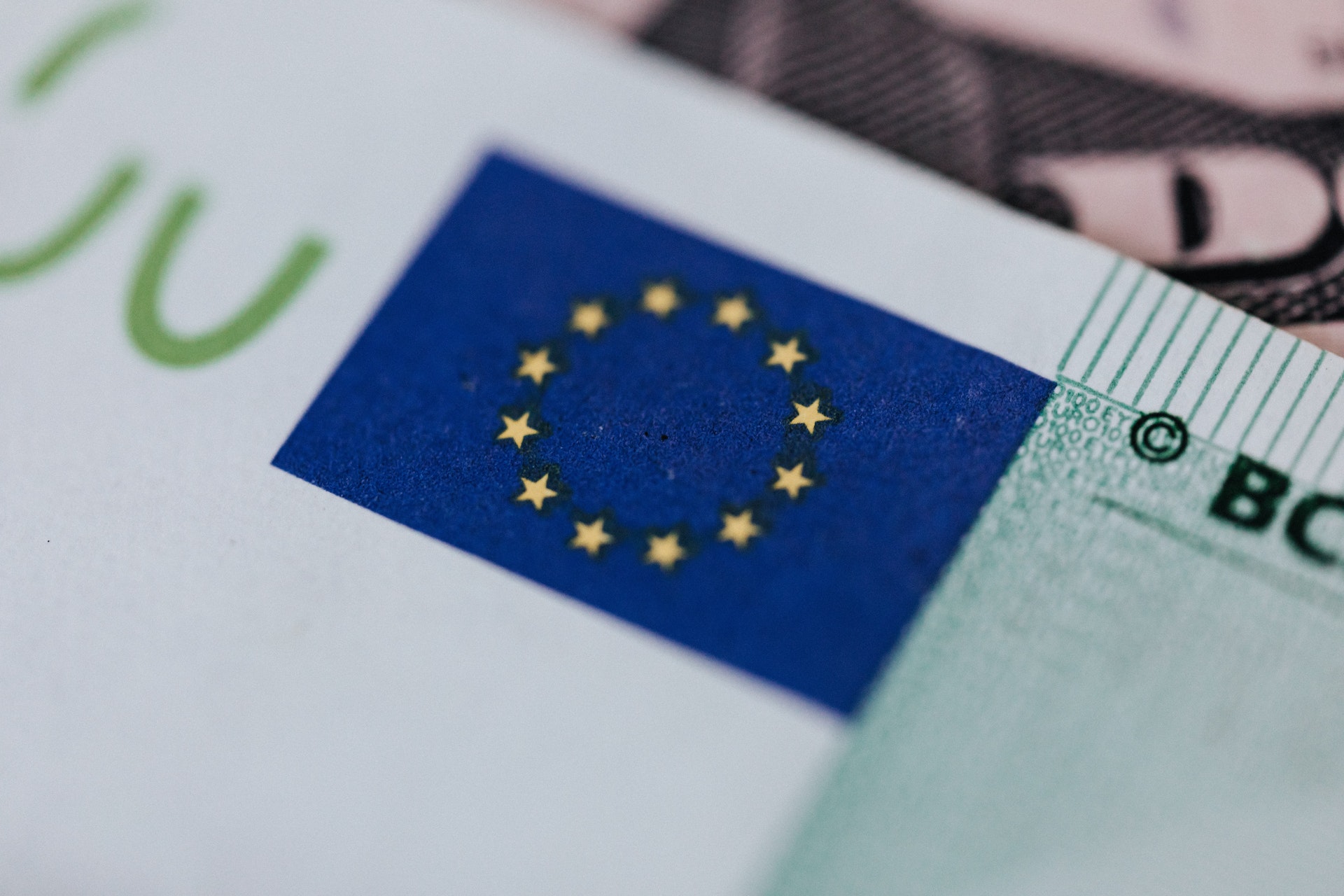 Płatności, dokumenty i hasła w jednej aplikacji. Powstaje europejski cyfrowy portfel
