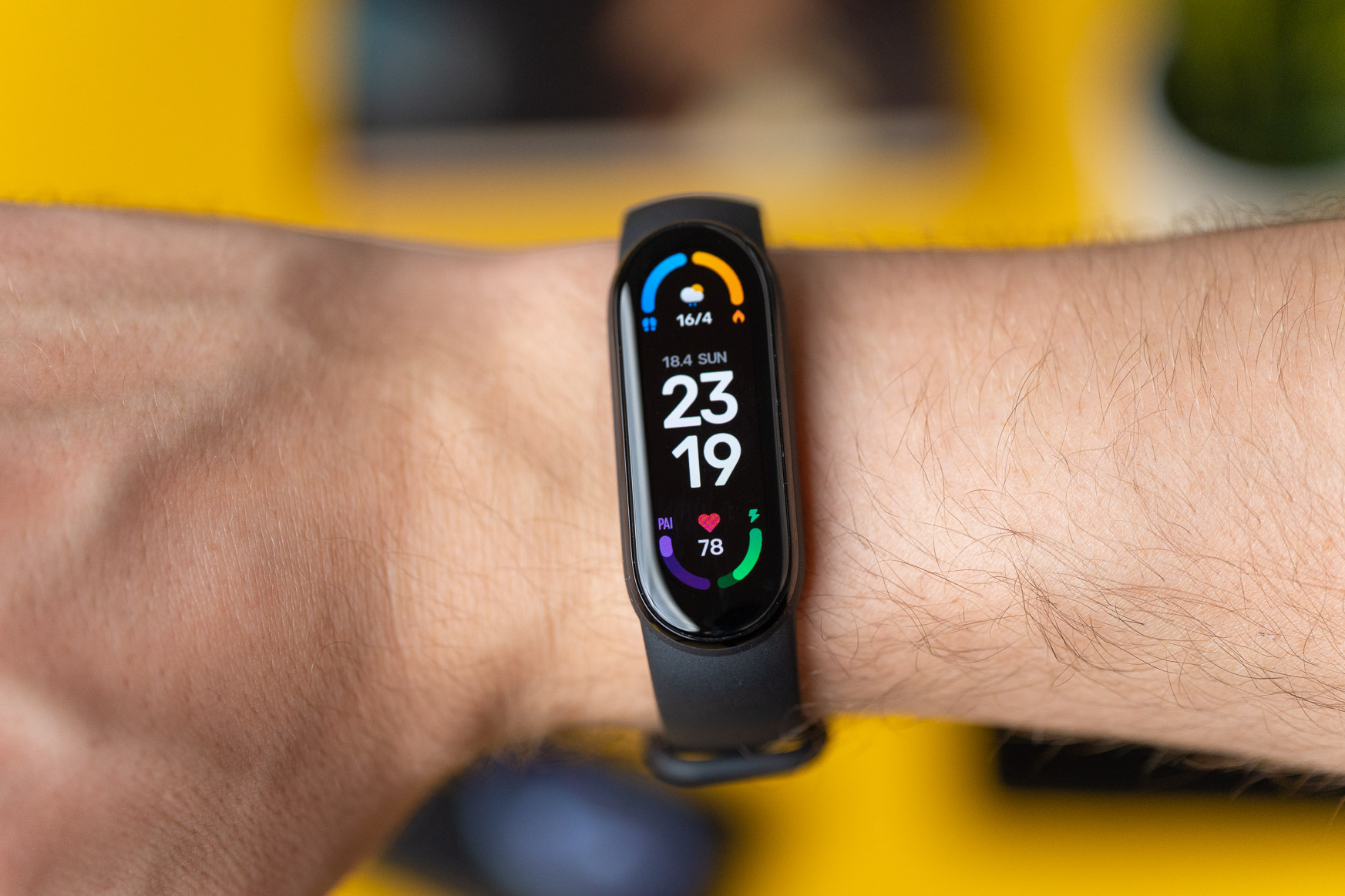 Mi Band 5 za 100 zł czy Mi Band 6 za 200 zł? Który jest lepszym wyborem?