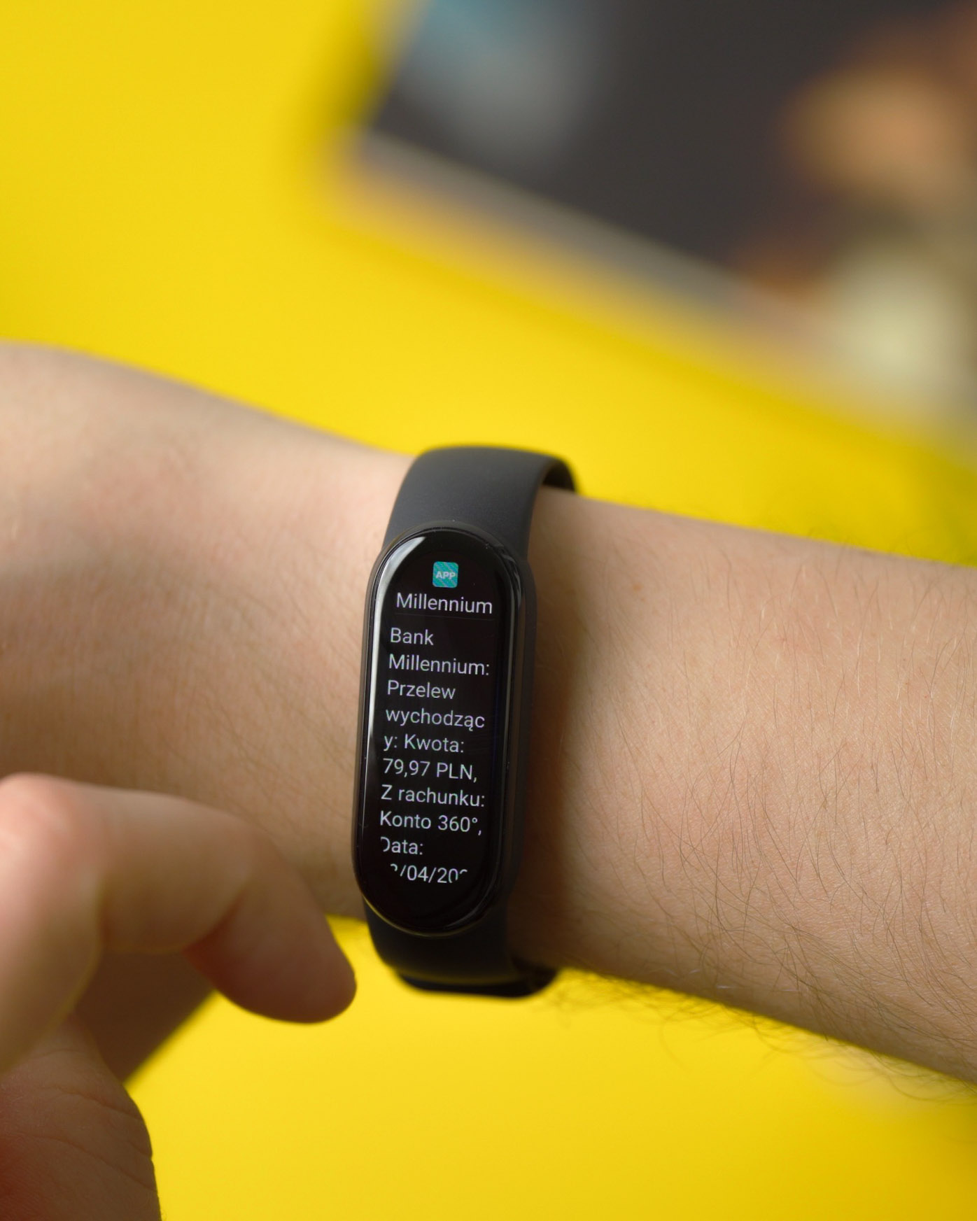 Xiaomi Mi Band 6 potrafi też pokazywać powiadomienia.