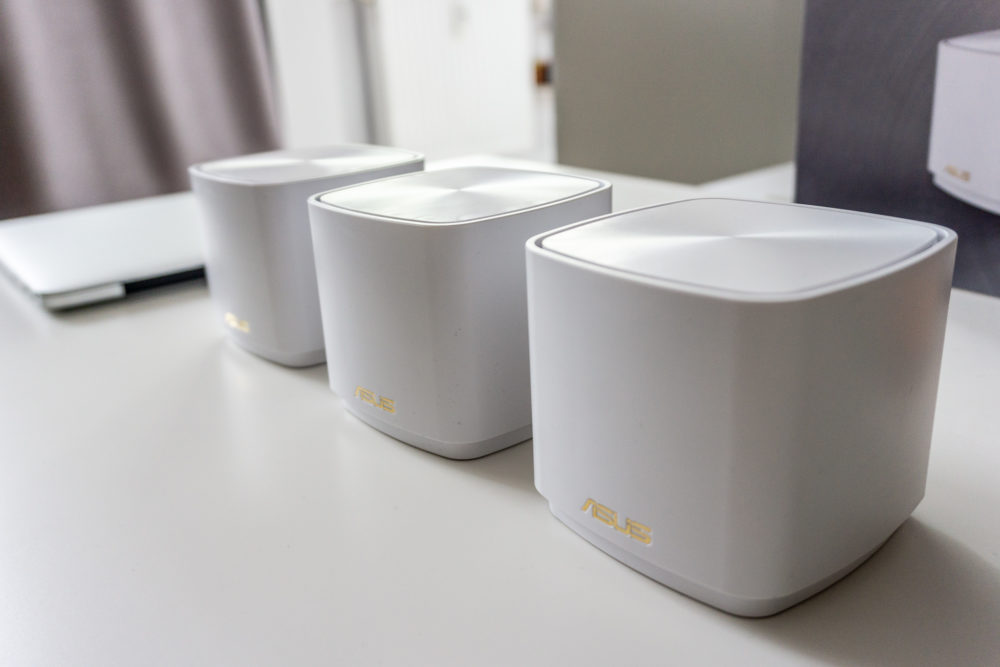 https://ocs-pl.oktawave.com/v1/AUTH_2887234e-384a-4873-8bc5-405211db13a2/spidersweb/2021/05/asus-zenwifi-ax-mini-13-1000x667.jpg