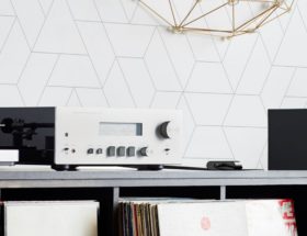 Adapter Belkin z AirPlay 2, czyli Apple Music na starym sprzęcie