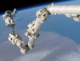 canadarm ramie robotyczne iss