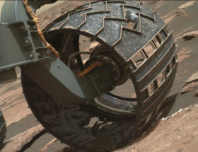Łazik Curiosity odgryzie sobie koła, aby tylko jechać dalej