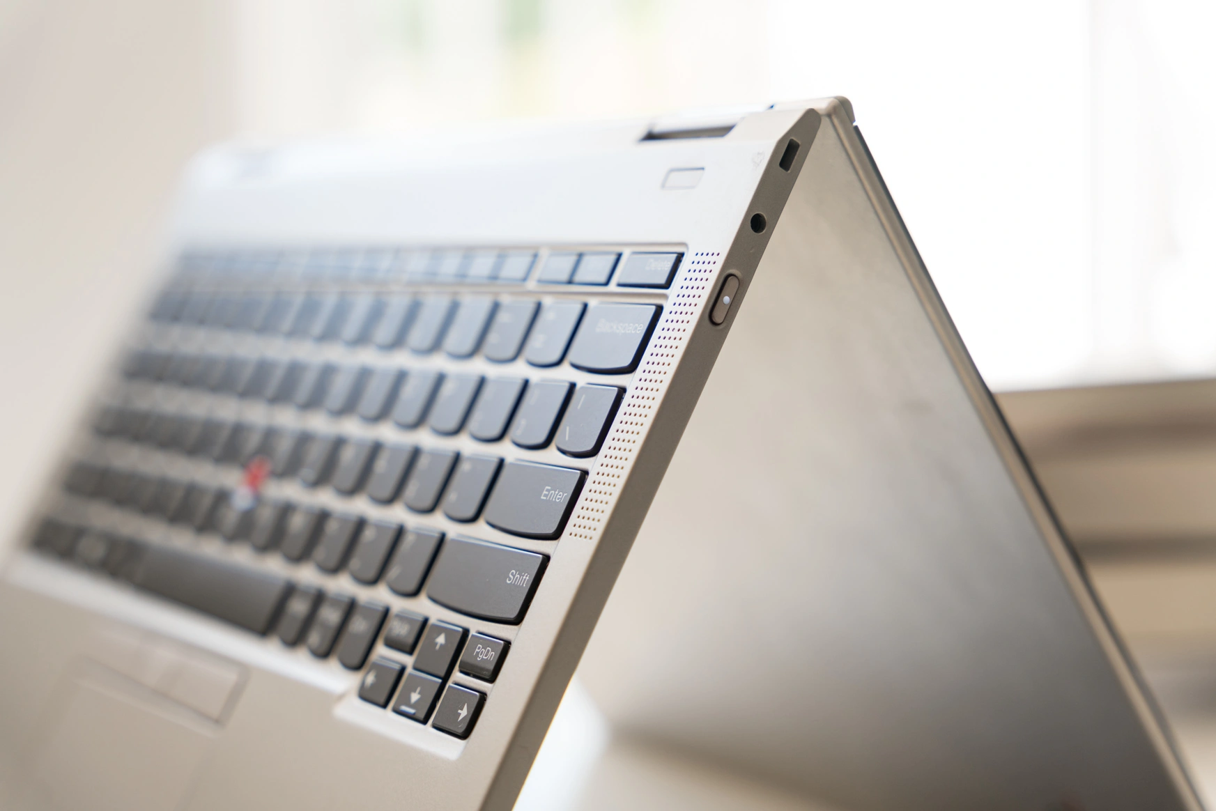 Lenovo Thinkpad X1 Titanium Yoga class="wp-image-1752810"