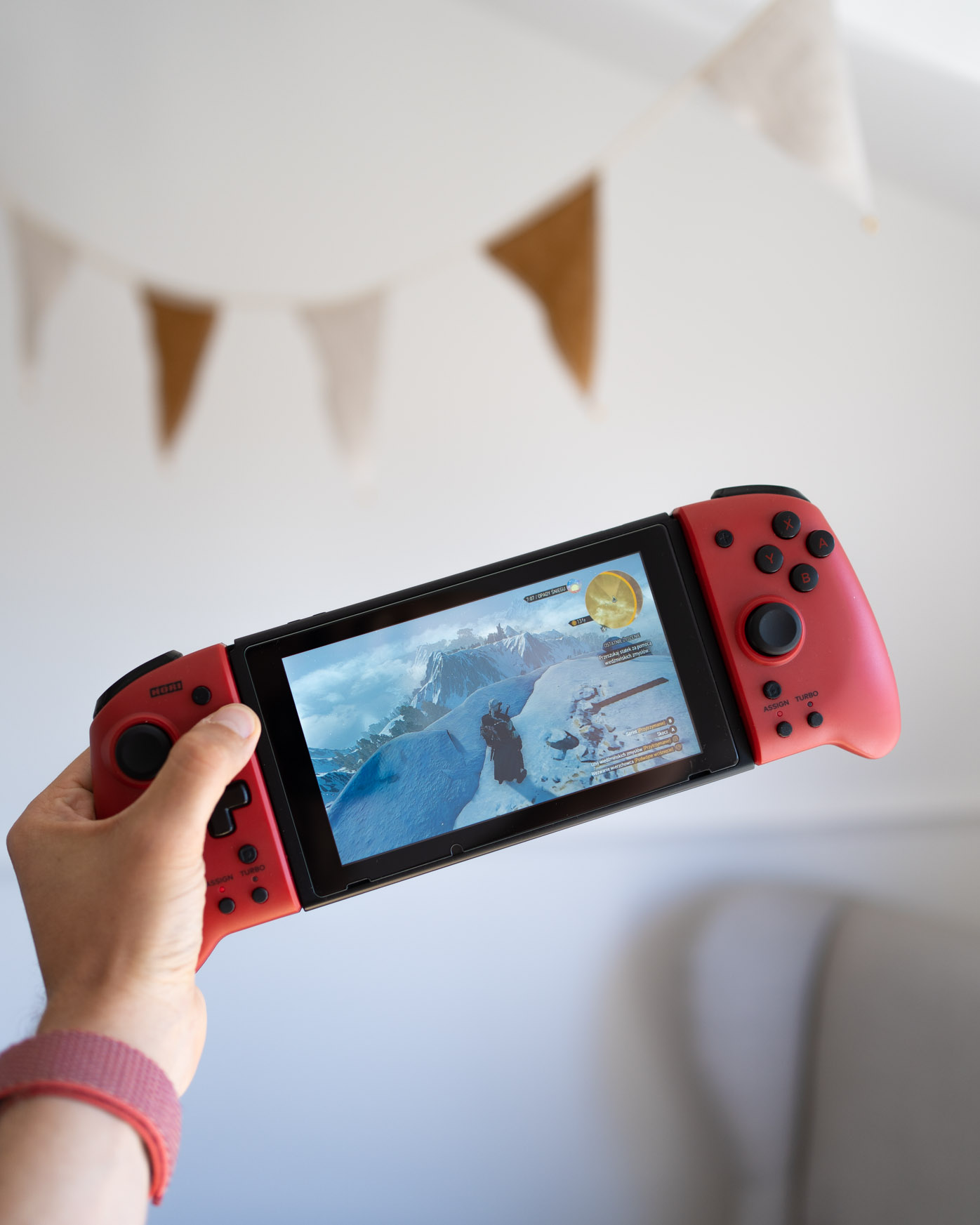 Wiedźmin 3 na konsoli Nintendo Switch. Grę przechodziłem na kontrolerach Hori Split Pad Pro. class="wp-image-1747965"