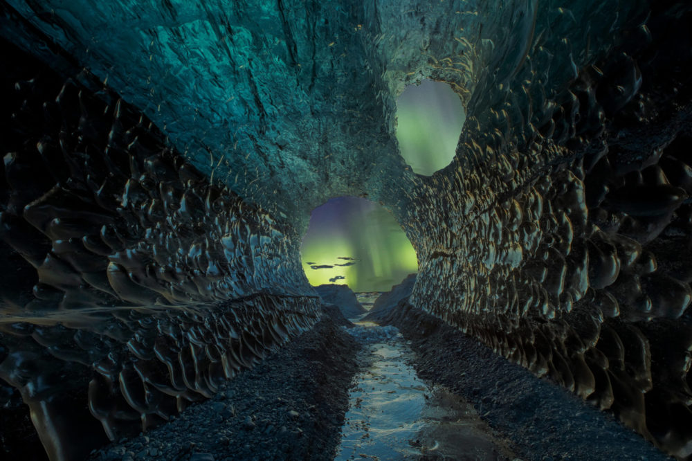 Fot. Markus van Hauten, „The Cave&quot;. class="wp-image-1791481" 
