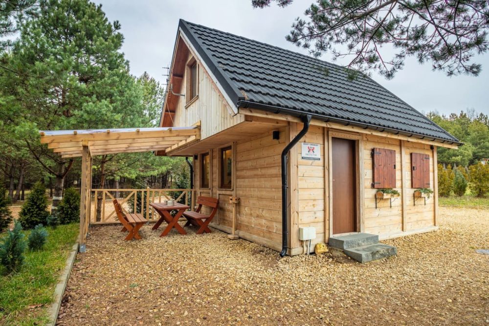domek-pod-lasem-airbnb-wakacje class="wp-image-1769863" 