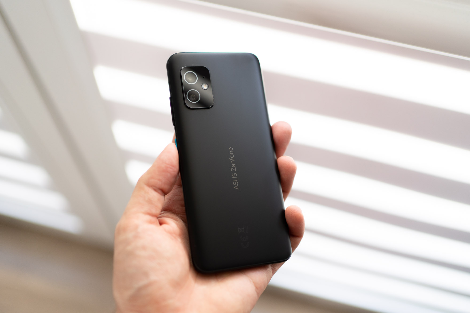 Asus ZenFone 8 class="wp-image-1780585"