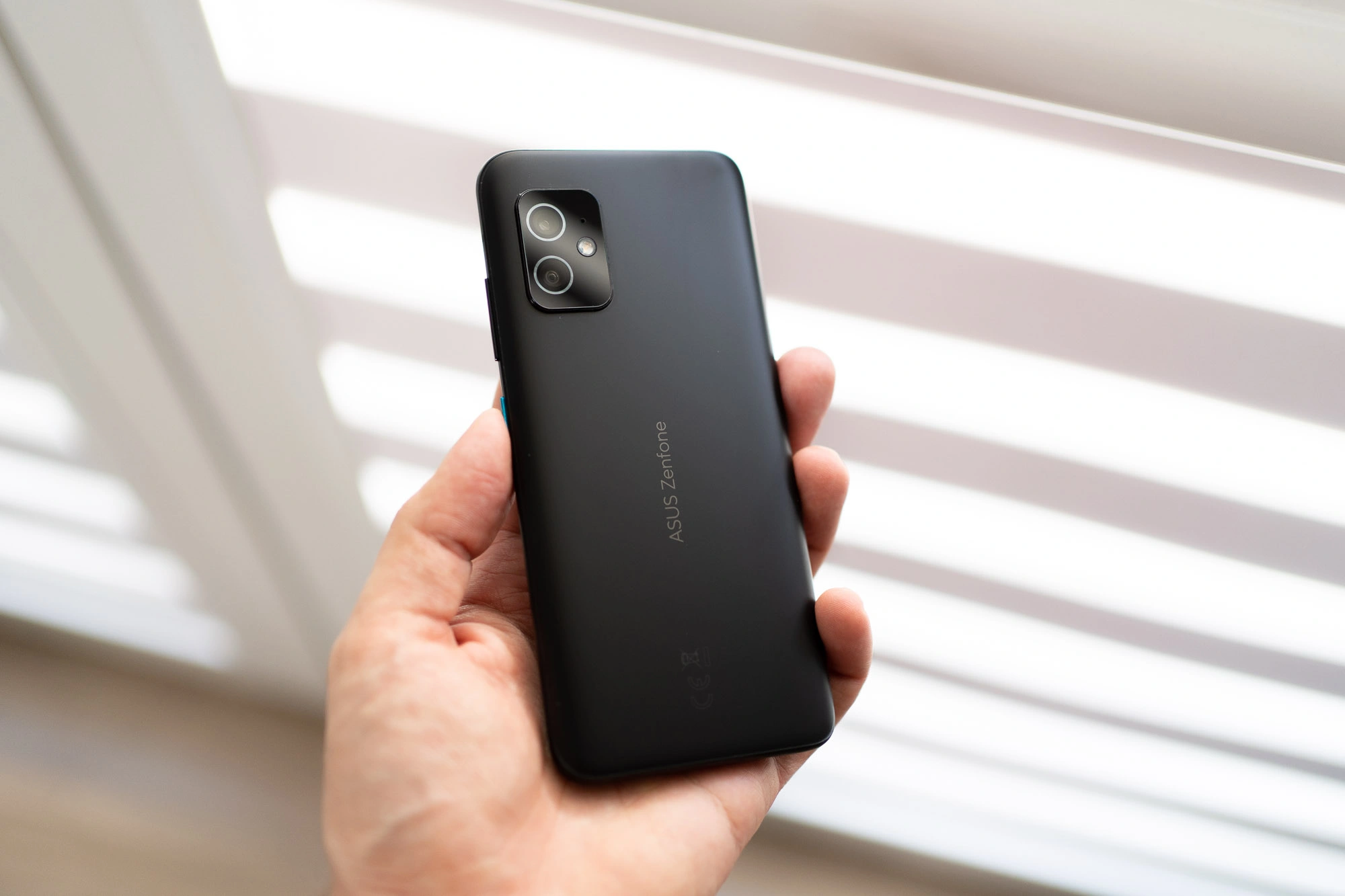 Asus ZenFone 8 class="wp-image-1780585"