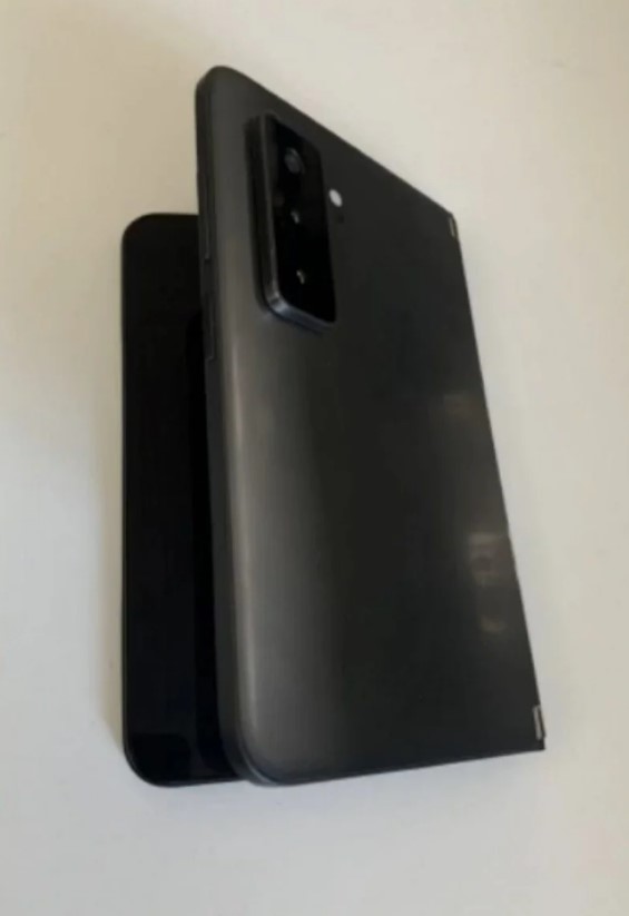 Microsoft Surface Duo 2 class="wp-image-1799398"