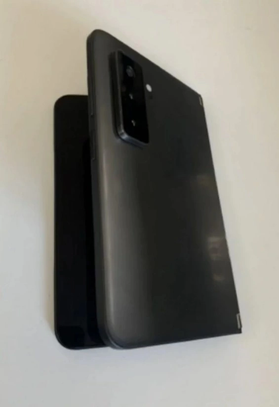 Microsoft Surface Duo 2 class="wp-image-1799398"