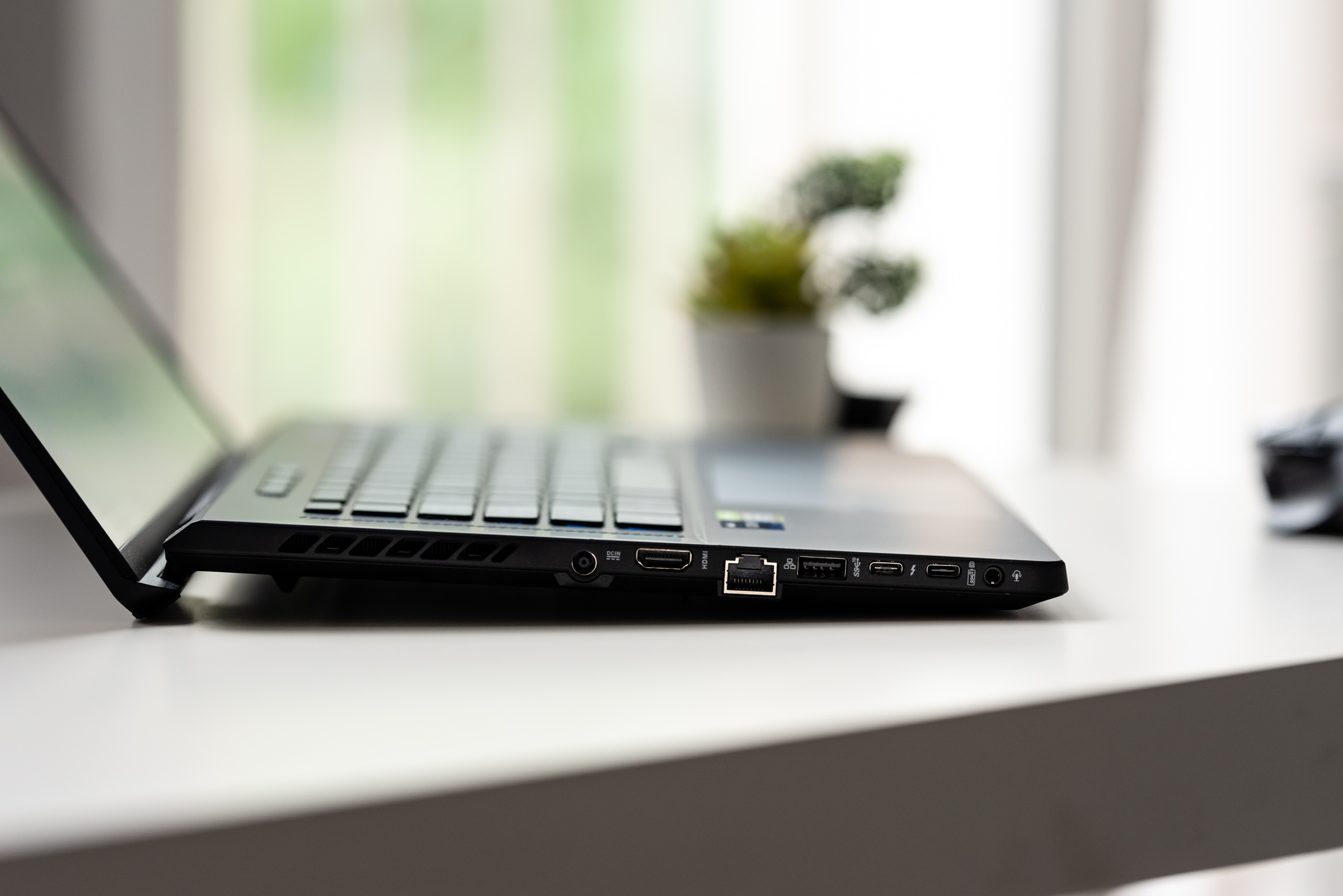 Asus ROG Zephyrus M16 class="wp-image-1815664"
