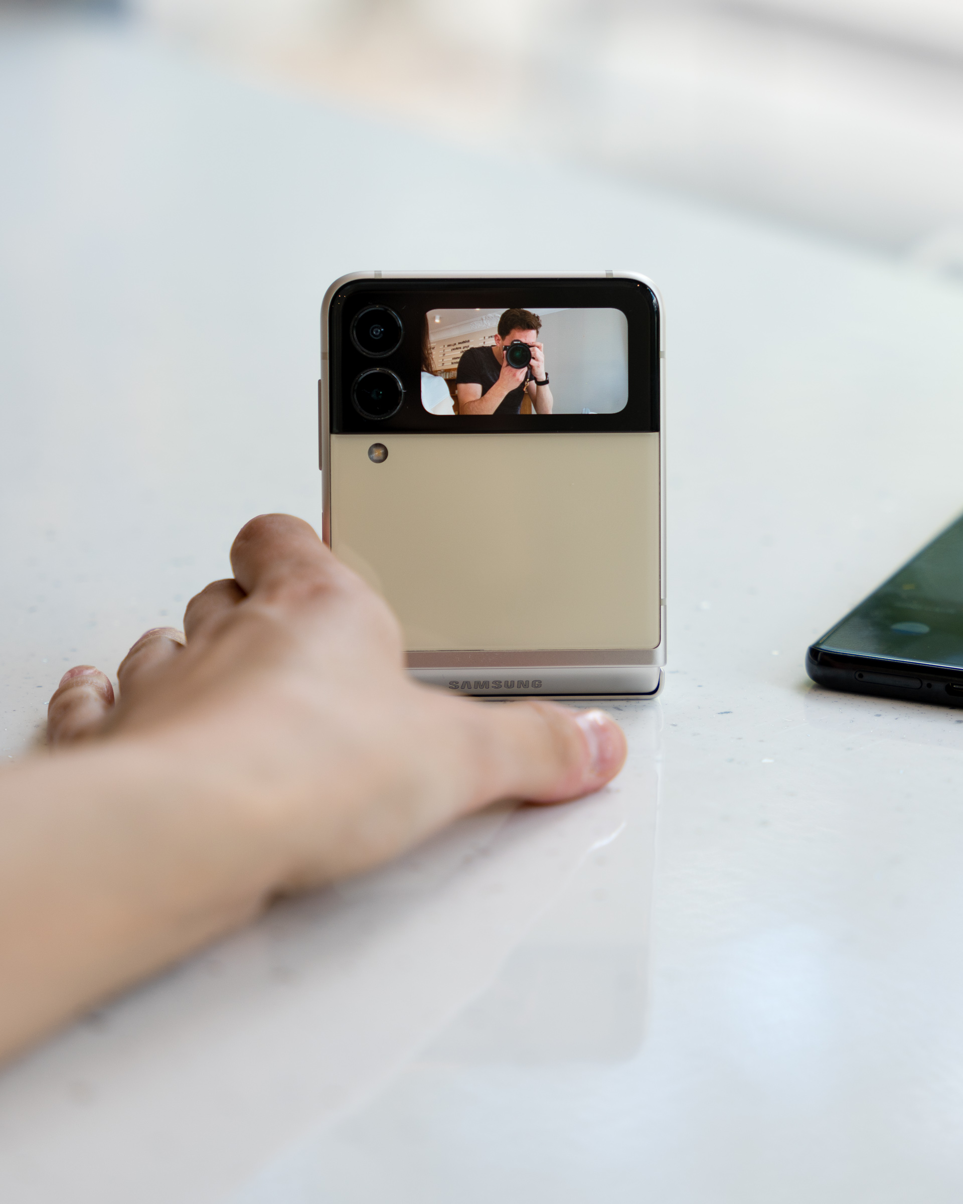 Samsung Galaxy Z Flip 3 class="wp-image-1831672"