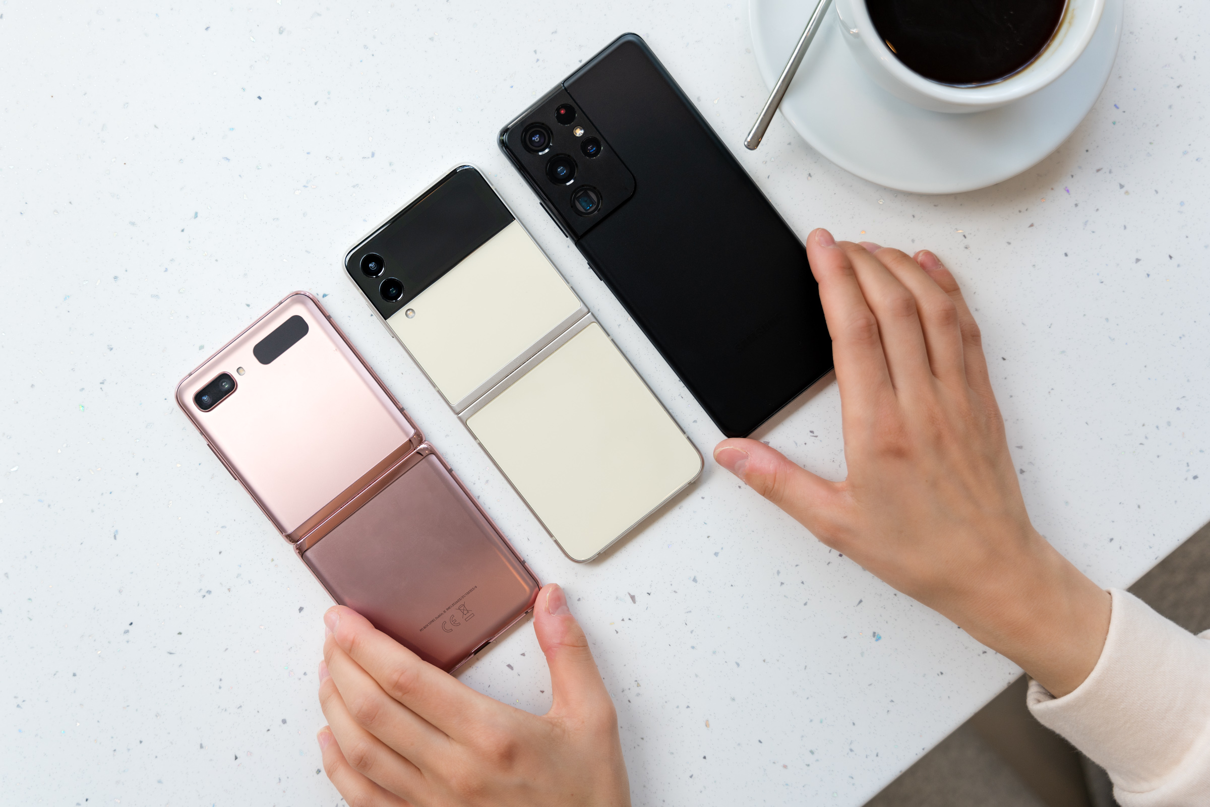 Samsung Galaxy Z Flip 3 class="wp-image-1831675"