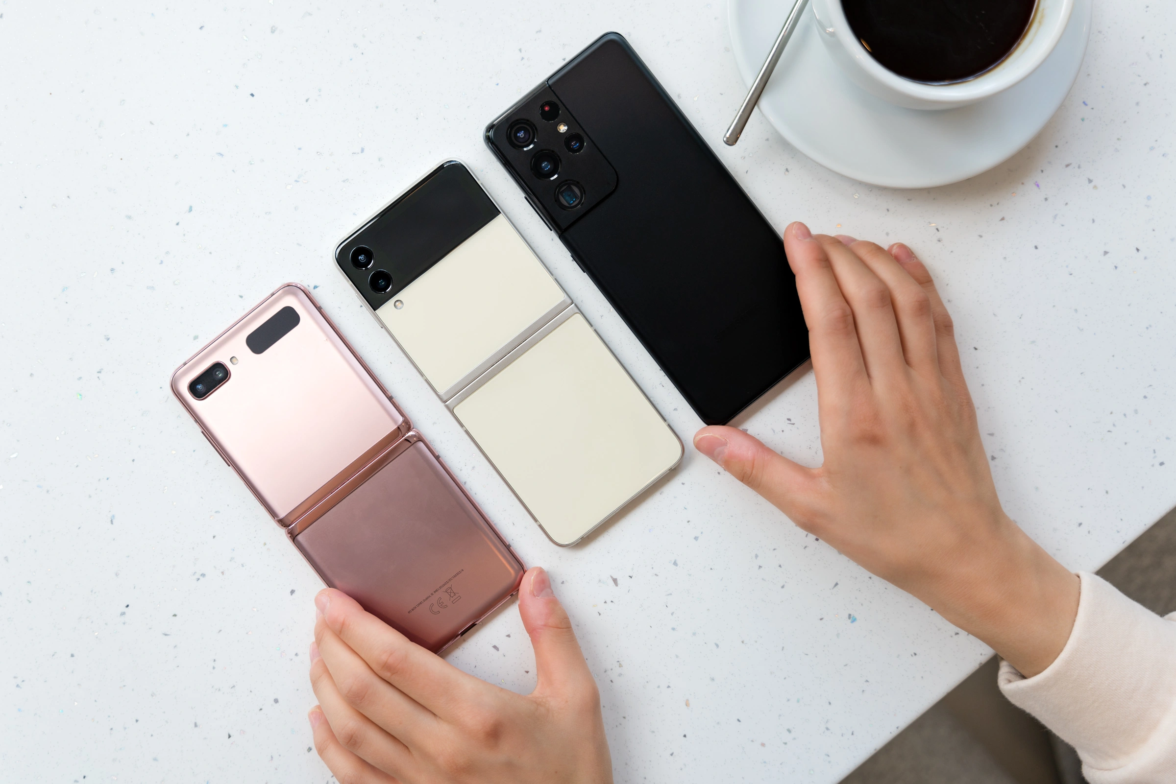 Samsung Galaxy Z Flip 3 class="wp-image-1831675"