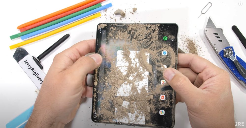 Samsung Galaxy Z Fold 3 - test wytrzymałości class="wp-image-1838230"