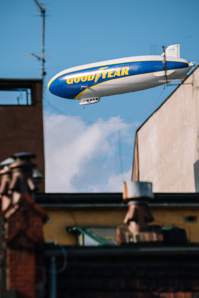 Sterowiec Goodyear Blimp nad Wrocławiem. Fot. Krzysztof Basel. class="wp-image-1808770"