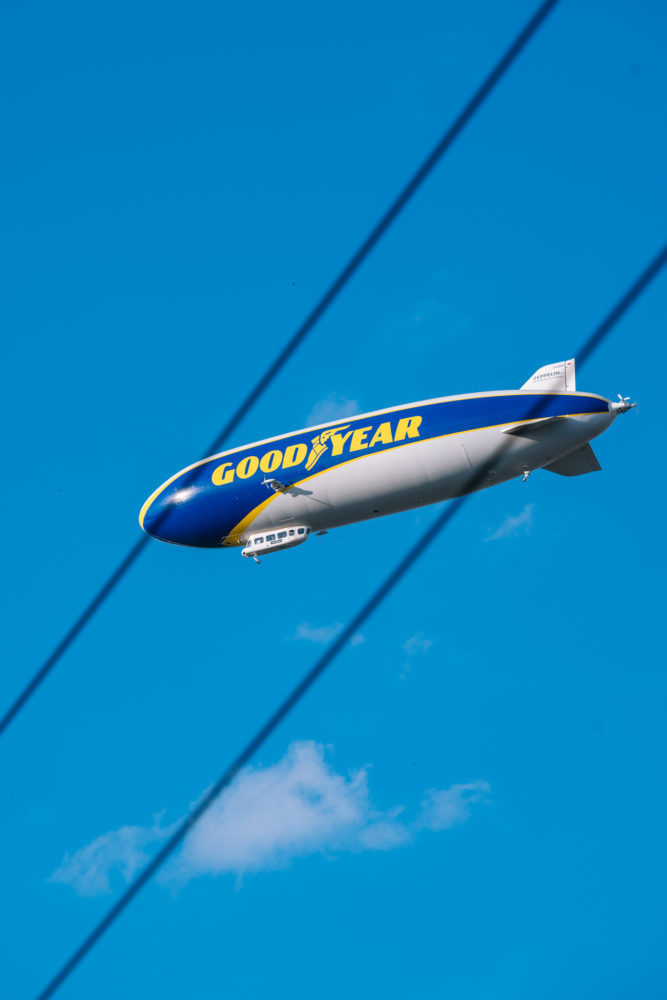 Sterowiec Goodyear Blimp nad Wrocławiem. Fot. Krzysztof Basel. class="wp-image-1808788"