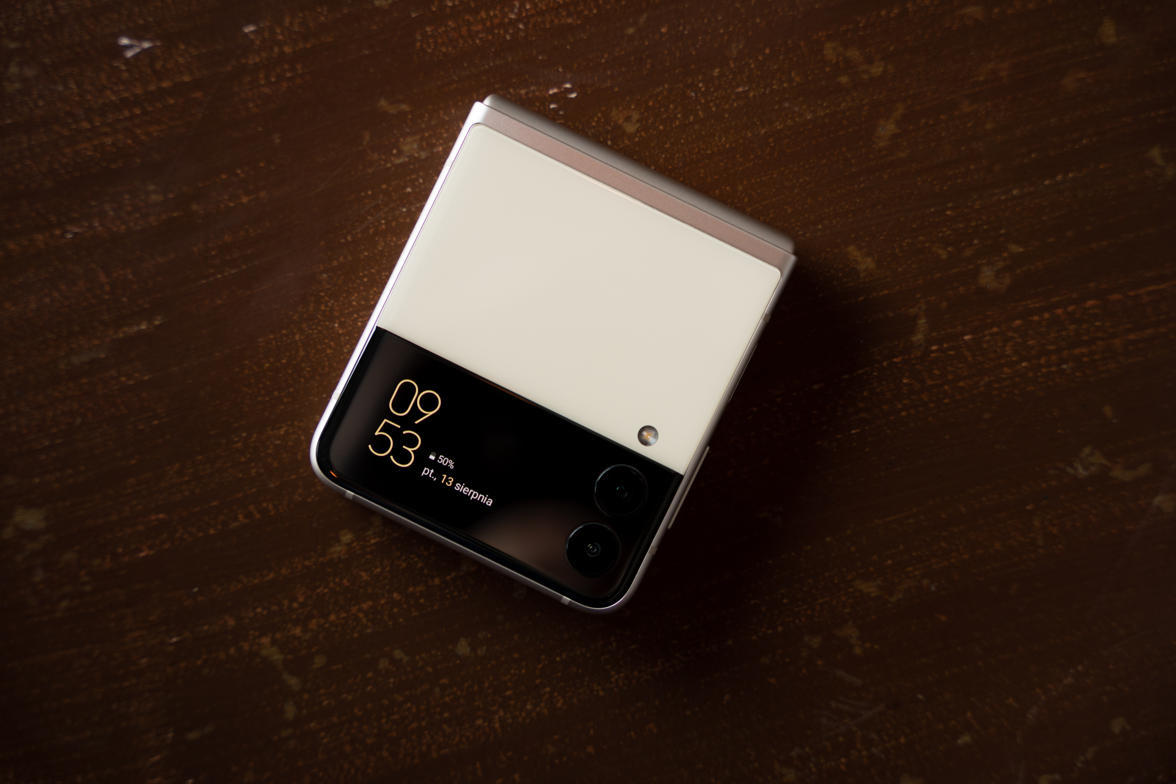Samsung Galaxy Z Flip 3 class="wp-image-1821793" 