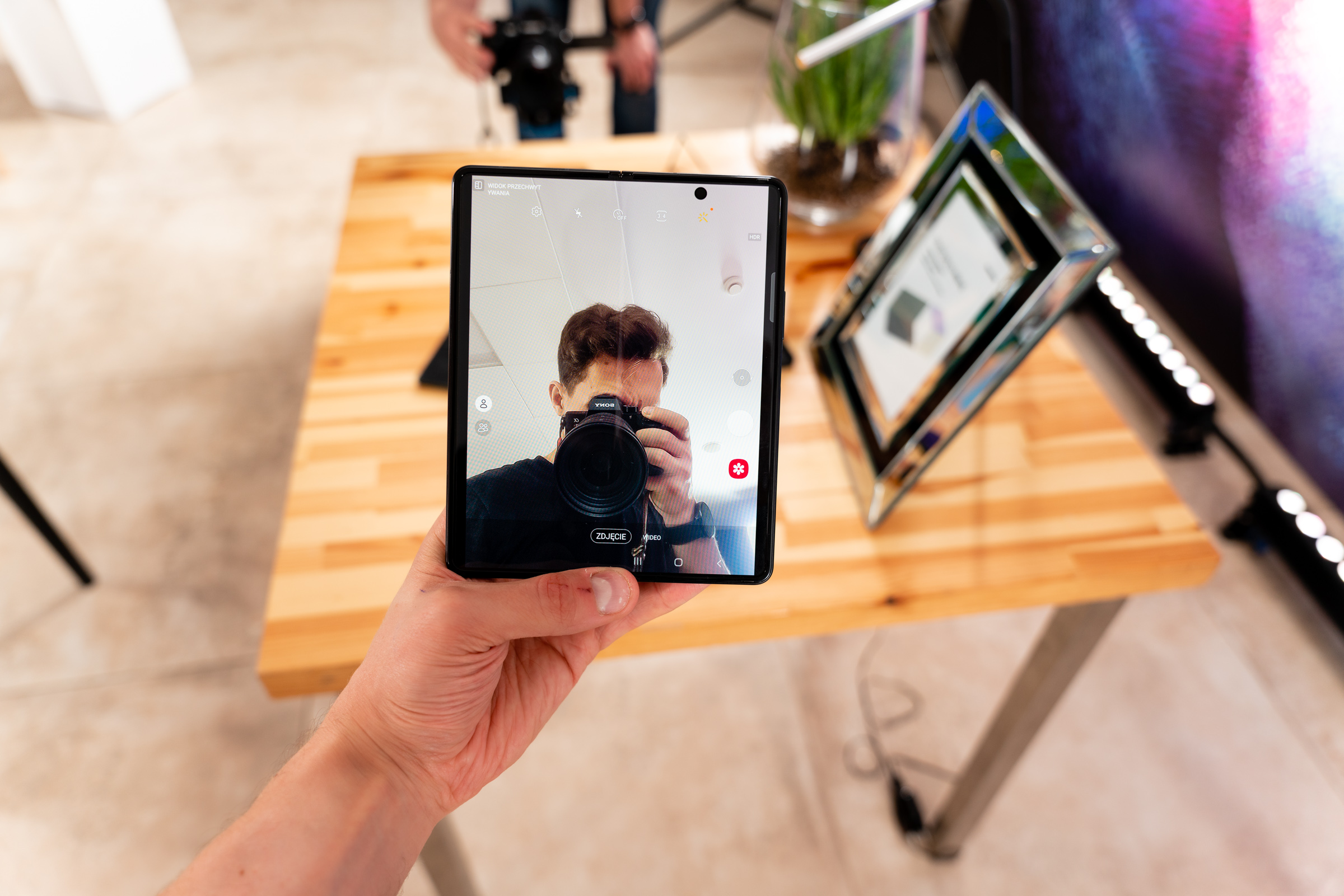 Samsung Galaxy Z Fold 3 class="wp-image-1818973"