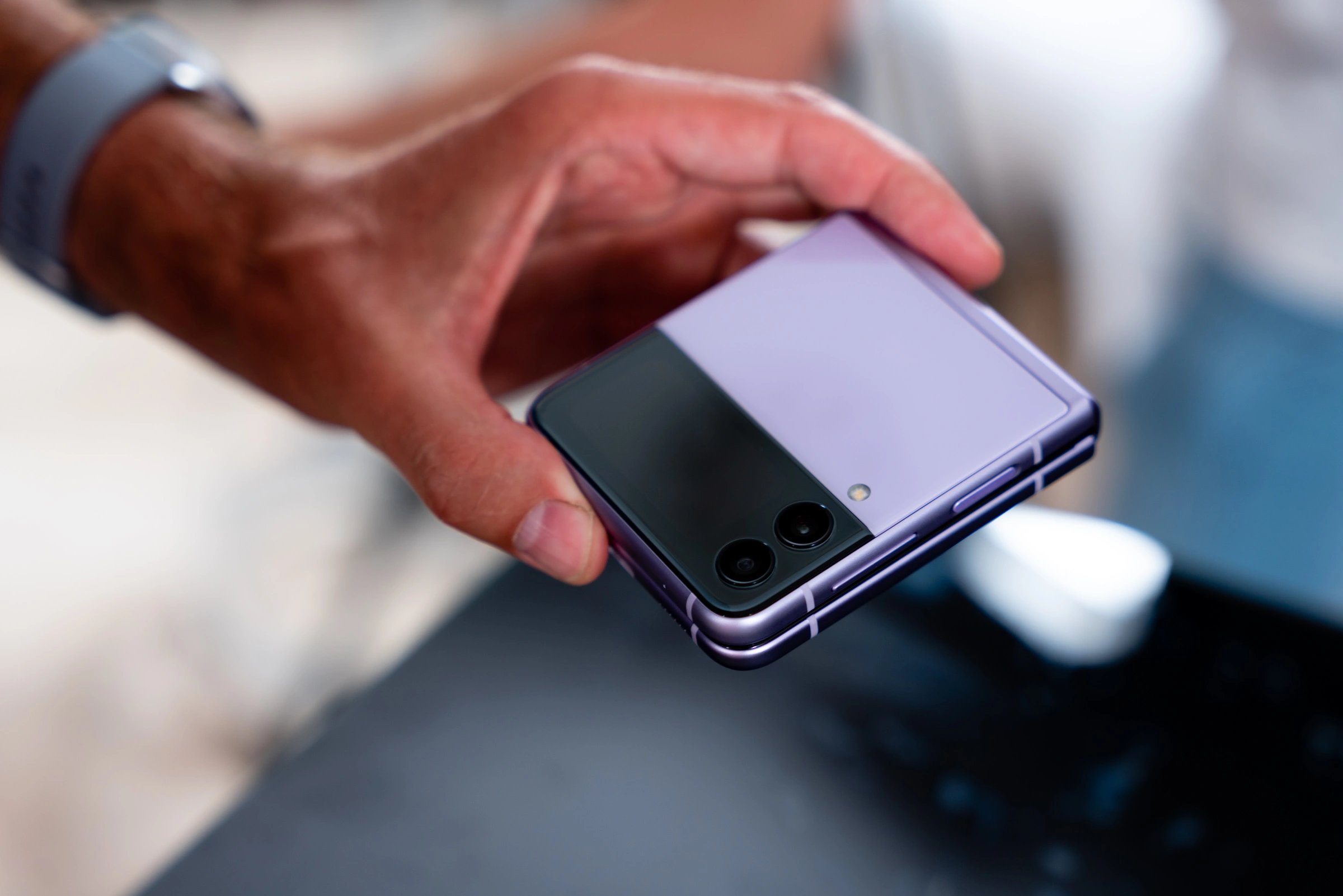 Samsung Galaxy Z Flip 3 class="wp-image-1818856"