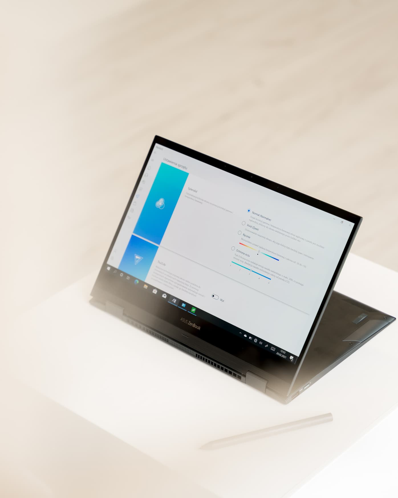 Laptop ASUS OLED class="wp-image-1848934"