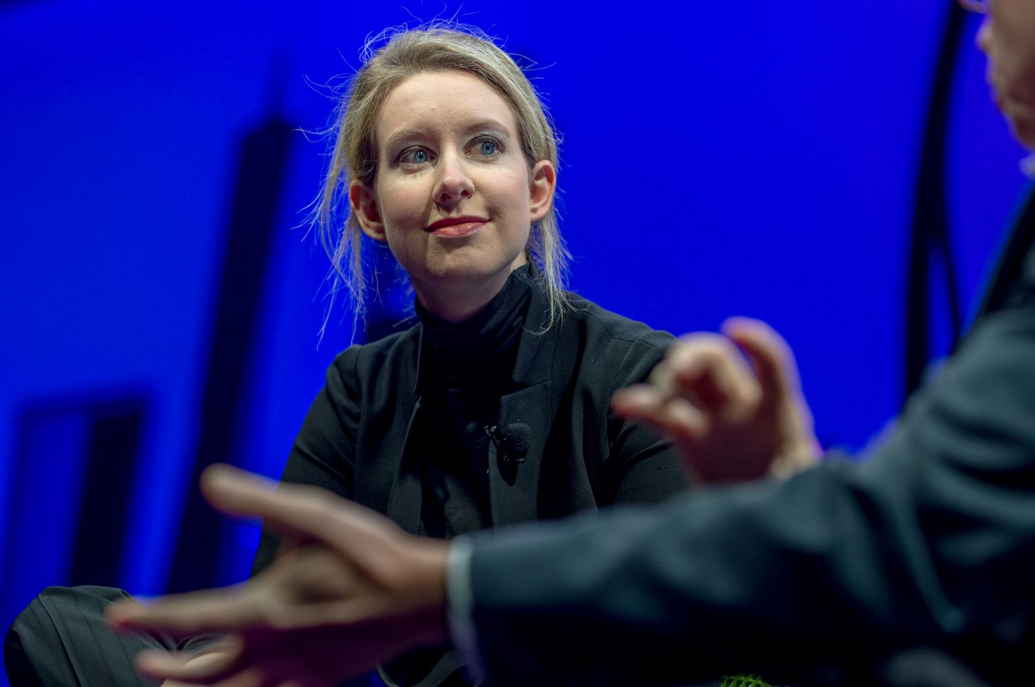 Dolina Krzemowa. Proces Elisabeth Holmes i Theranos - o co chodzi?