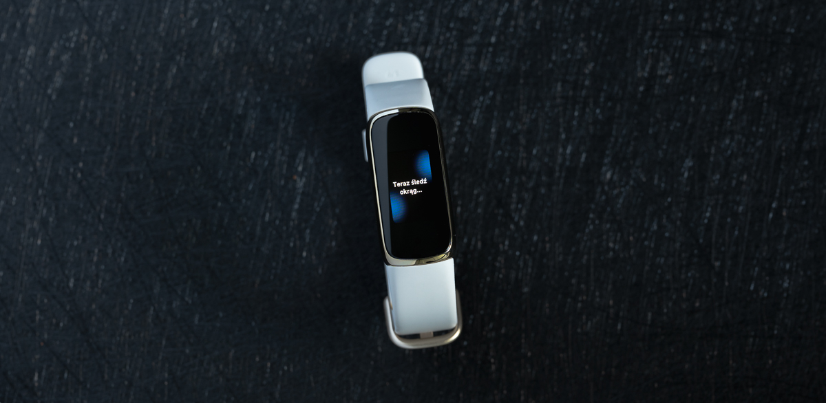 Fitbit Luxe - recenzja. Rozmiar ma znaczenie